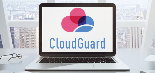 Logotipo CloudGuard no laptop