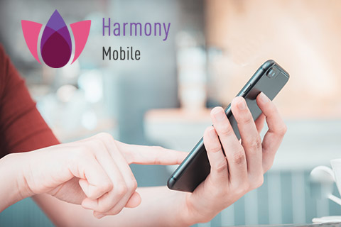 手與手機的 Harmony 行動裝置防護標誌